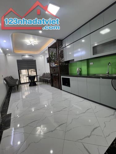 Nhà ngõ 169 đường Hoàng Mai, HM: dt 37m2, 6 tầng, mt 3.3m, 💵8,68tỷ - 4