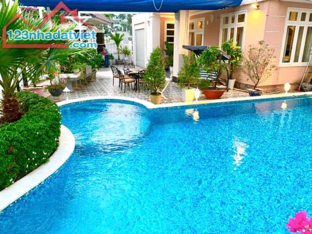 Cho thuê biệt thự sân vườn có hồ bơi rộng đẹp, gần biển khu vực Ocean View - 1