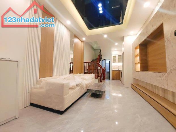 ĐÁNG CHÚ Ý! ĐANG BÁN nhà riêng phố Tam Trinh, DT 35m2 x 5 tầng. View hồ. Nội Thất Cao Cấp - 1