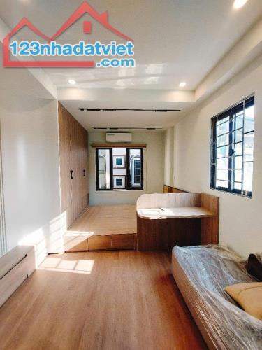 ĐÁNG CHÚ Ý! ĐANG BÁN nhà riêng phố Tam Trinh, DT 35m2 x 5 tầng. View hồ. Nội Thất Cao Cấp - 3