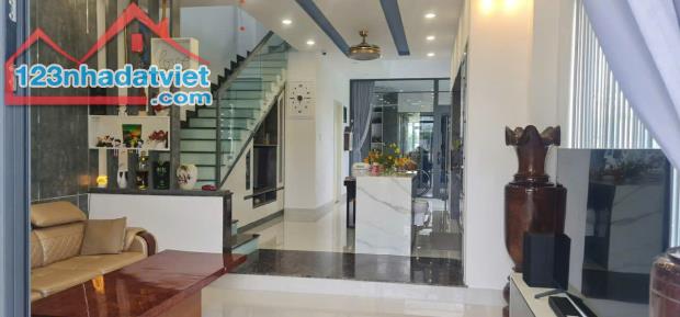 Bán nhà lô góc 2 mặt đường oto Vĩnh Hiệp, DT 133m2 Giá 4,7 tỷ liên hệ: 0916961496 Phạm Hải