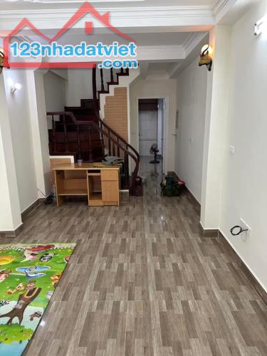 Cho thuê nhà ngõ ôtô phố Dương Văn Bé Hai Bà Trưng 50m x 5 tầng, giá 17tr/tháng - 1