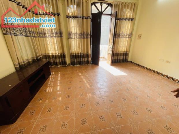 Bán nhà riêng Quận Hai Bà Trưng, Phố Đại La, 30m2, 5 Tầng, SÁT PHỐ, sổ vuông - 5.28 Tỷ - 2