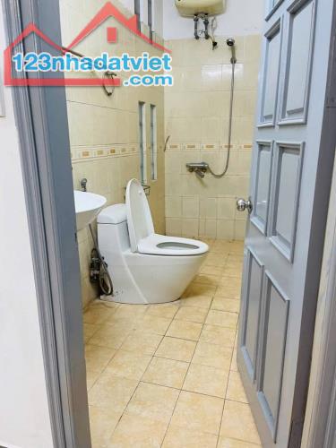 Cho thuê nhà ngõ ba gác phố Nguyễn Hoàng Tôn Tây Hồ 42m x 4 tầng, giá 12tr/tháng - 3