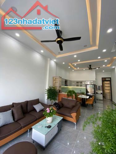 nhà 2 lầu ngay KDC Bửu Long giá chỉ hơn 2ty đường xe hơi 8m thông thoáng - 1