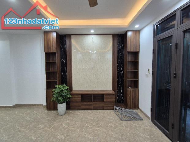 Bán nhà Nguyễn Văn Cừ, Long Biên, ô tô, 45m2, 5 tầng, 5 tỷ 35 - 1