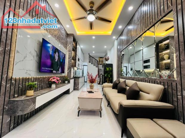 💥Nhà Đẹp Cự Lộc, Hàng Xóm RoyalCity, Lô Góc, Full Nội Thất Hiện Đại, DT 32m2, 4 Tầng