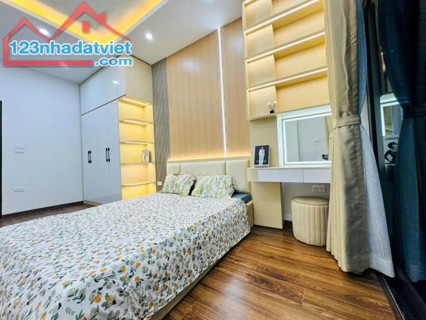 Hàng hiếm Nguyên Hồng 43m2, gần phố, full NT cao cấp, 2 mặt thoáng, view đài truyển hình - 1