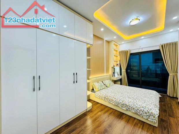 Hàng hiếm Nguyên Hồng 43m2, gần phố, full NT cao cấp, 2 mặt thoáng, view đài truyển hình - 3