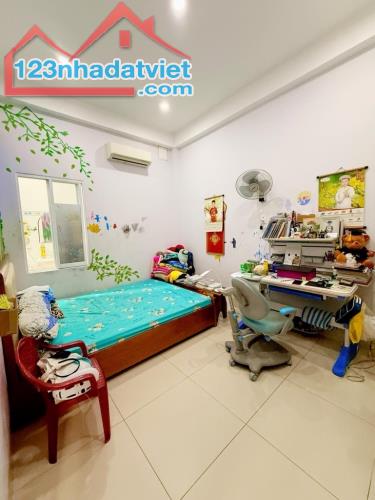 TIN THẬT- BÁN NHÀ 5 Tầng Tân Phú - TRỊNH ĐÌNH TRỌNG - 94m2(6X16) - Giá 9.X TỶ - Hẻm Xe Tải - 4