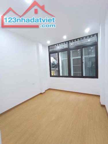 Ngõ 349 Minh Khai - 4 Tầng 3 Ngủ - 15M Ra OTO - Mặt sau thoáng vĩnh viễn - Giá 4.29 Tỷ - 2