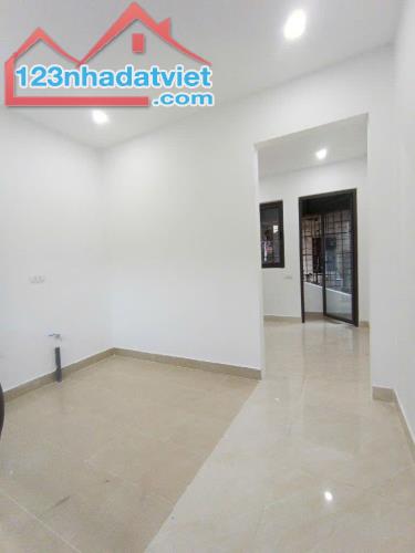 Ngõ 349 Minh Khai - 4 Tầng 3 Ngủ - 15M Ra OTO - Mặt sau thoáng vĩnh viễn - Giá 4.29 Tỷ - 3