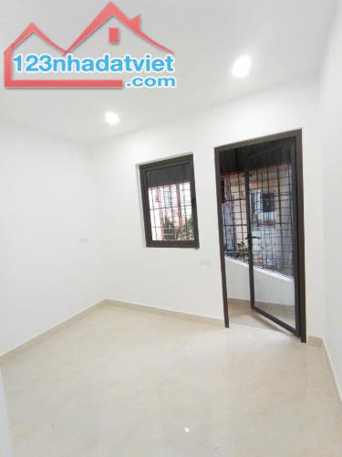 Ngõ 349 Minh Khai - 4 Tầng 3 Ngủ - 15M Ra OTO - Mặt sau thoáng vĩnh viễn - Giá 4.29 Tỷ - 4