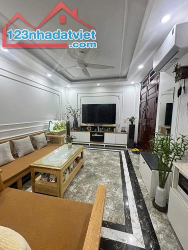 Ngọc Thụy 30m2 x 5T 5m ra oto thông, hàng xóm Mipec, full nội thất ở luôn. 6,2tỷ - 1