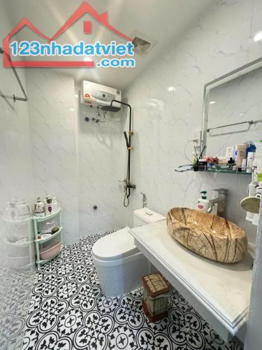 Ngọc Thụy 30m2 x 5T 5m ra oto thông, hàng xóm Mipec, full nội thất ở luôn. 6,2tỷ - 4