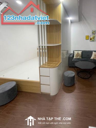 BÁN NHÀ TẬP THỂ BÁT ĐÀN - HOÀN KIẾM - DIỆN TÍCH 40M2 - GIÁ 2.5 TỶ - VỊ TRÍ ĐẸP - KINH DOAN