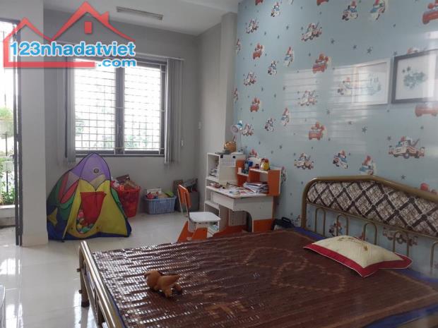 Bán Nhà 4 Tầng (4.2 x 13 ) ,Gần Ngã 3 Đỗ Xuân Hợp - Nguyễn Duy Trinh, Mới Đẹp Ở Ngay - 4