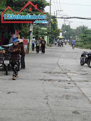 Chính chủ cho thuê mặt bằng nhà hẻm lớn đường đông đúc, mặt kênh cuối hẻm 919 Hương Lộ 2