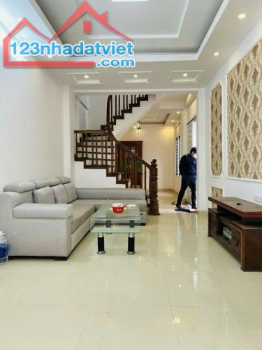 Bán Nhà Đại Từ-Hoàng Mai , DT50m2 ,Giá Nhỉnh 12 Tỷ ,Ngõ Thông ,Kinh doanh