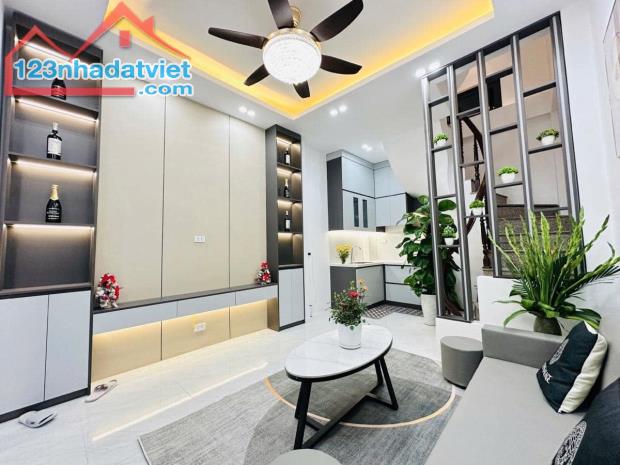 Phố Kim Mã, Ba Đình . Nhà đẹp 5 tầng,  full nội thất giá  4.2 tỷ