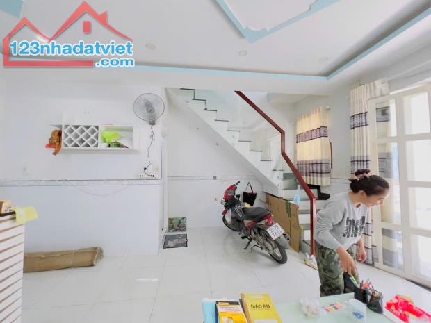 Bán Nhà Đẹp DTSD 60m2 Ngang 5m Lê Văn Thọ gần CV Làng Hoa Nhỉnh 3 Tỷ. - 4