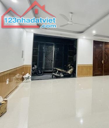 Bán Tòa CCMN Giải Phóng 66m², 7 Tầng, Giá 16 Tỷ - 12 P - Ô Tô Đỗ, 2 Mặt Thoáng - 1