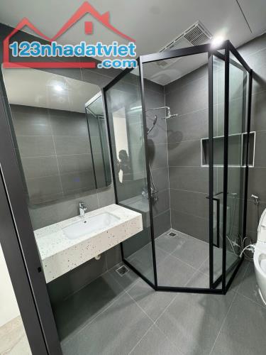 CHo thuê căn hộ 2 phòng ngủ mới tinh tại Vinhomes Marina,, giá 15tr - 4