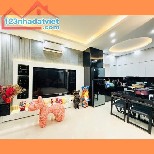 ++ Ngã tư Hồng Tiến - Nguyễn Văn Cừ, căn góc 60m2*5T*6m - Đầy đủ nội thất cao cấp