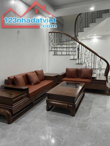 NHÀ MỚI PHỐ TRẠM 41M2 x 4T FULL NỘI THẤT NGÕ NÔNG GẦN PHỐ, Ở LUÔN 7,7TỶ