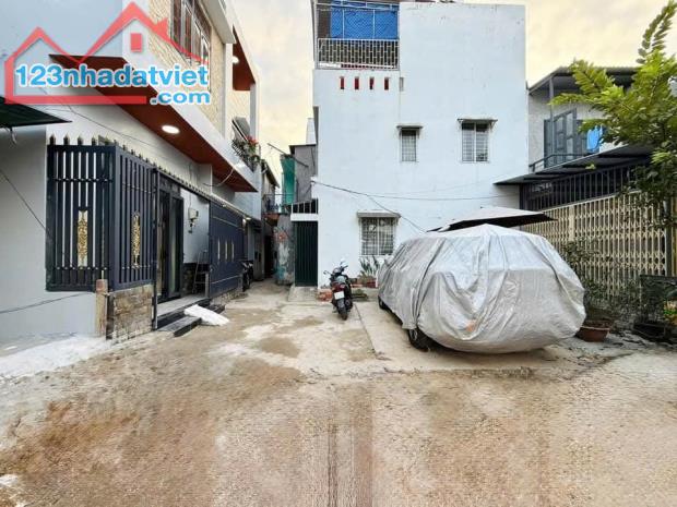 4.5 TỶ - NHÀ ĐẸP NGUYỄN OANH 3 PN DT KHỦNG 55m2 HXH THÔNG