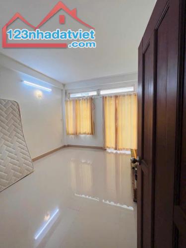 ** 7.6Tỷ- NHÀ MỚI VÀO Ở NGAY,HẺM ÔTÔ ĐỖ CỬA,GẦN MT NGUYỄN TRÃI 44m2 4TẦNG - 1