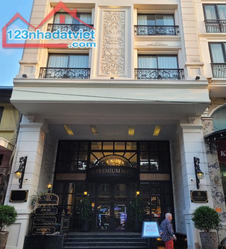 Bán Tòa Văn Phòng Mặt Phố Phó Đức Chính, Ba Đình DT 288m2, 9T, MT 8,6m. Giá Cực Rẻ