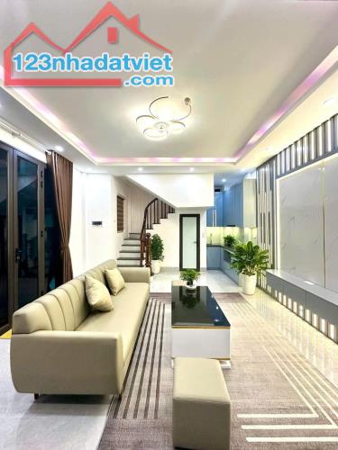 BÁN NHÀ TẠI TAM TRINH- HOÀNG MAI- 3 NGỦ- 33M2- GIÁ 5 TỶ9