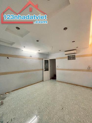 BÁN NHÀ 2 TẦNG, 44M2, NGUYỄN TRỌNG TUYỂN, TÂN BÌNH - 5.5 TỶ - SỔ HỒNG CHÍNH CHỦ - 2