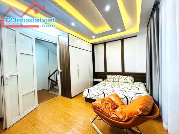 TRUNG TÂM CẦU GIẤY ĐÓN ĐẦU XU HƯỚNG CHỈ NHỈNH 5 TỶ - NGUYỄN KHÁNH TOÀN 32M2x5T - NHÀ ĐẸP - 1