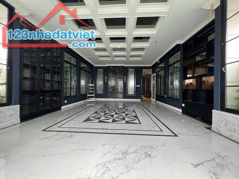 Bán Tòa nhà MP Nguyễn Văn Cừ, giá ưu đãi 142 tỷ, 200m2 MT 12m 11 Tầng, Dòng Tiền Cao - 2