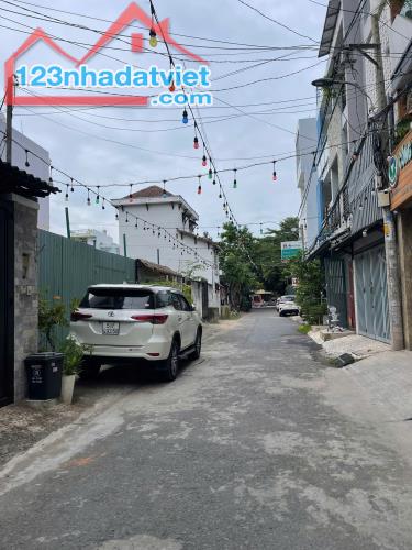 CỰC SỐC - BÁN NHÀ NÁT HẺM XE HƠI ĐỔ CỬA - GẦN CHỢ PHẠM VĂN BẠCH - CN 60m2 ( 4 x15m) -