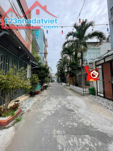 CỰC SỐC - BÁN NHÀ NÁT HẺM XE HƠI ĐỔ CỬA - GẦN CHỢ PHẠM VĂN BẠCH - CN 60m2 ( 4 x15m) - - 1