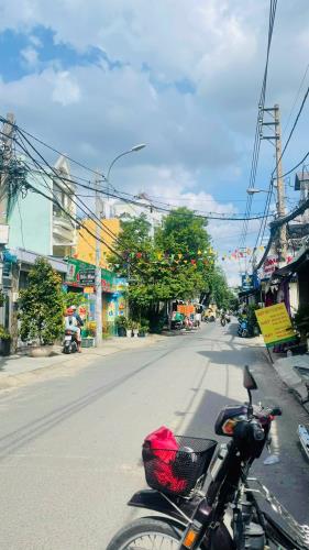 CỰC SỐC - BÁN NHÀ NÁT HẺM XE HƠI ĐỔ CỬA - GẦN CHỢ PHẠM VĂN BẠCH - CN 60m2 ( 4 x15m) - - 2