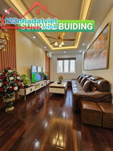 Bán căn hộ chung cư cao cấp tòa nhà D11 Sunrise Building 100m2, 3Pn, lô góc, full nội thất