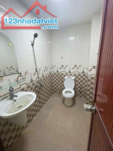 Bán nhà 3 lầu đúc, 60m2 đất, cách HXH 1 căn đường Bùi Minh Trực P6Q8 - 3