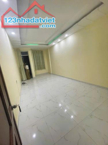 Bán nhà 3 lầu đúc, 60m2 đất, cách HXH 1 căn đường Bùi Minh Trực P6Q8 - 4