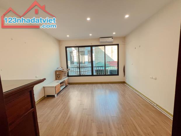 Phân Lô Hoàng Văn Thái, Ngõ thông, Ô tô tránh, dt 51m2, 4 tầng, MT 4.7m, Giá 17.9 tỷ. - 2