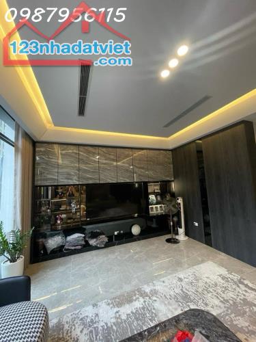 ++ Hơn chục tỷ ! Nhà Nguyễn Văn Cừ - Vỉa hè Ô tô tránh kinh doanh - 50m2*5T*6m, thang máy - 3