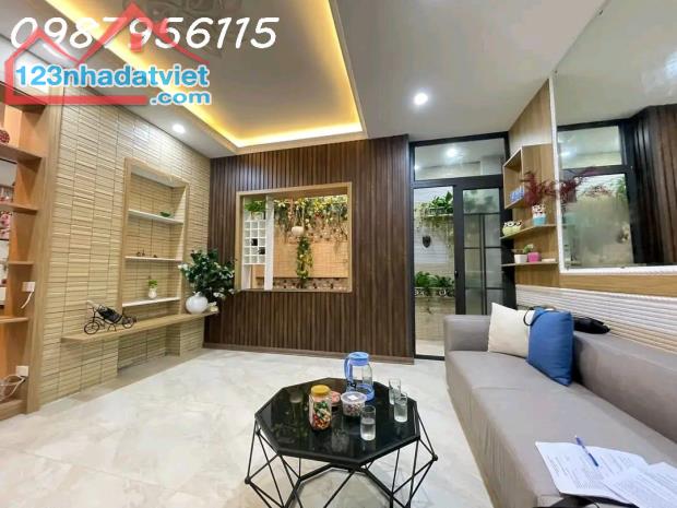 + Kịch độc! Nhà Nguyễn Văn Cừ cực đẹp - 650m tới cầu Chương Dương - 58m2*4T*7m, 4 ngủ - 2