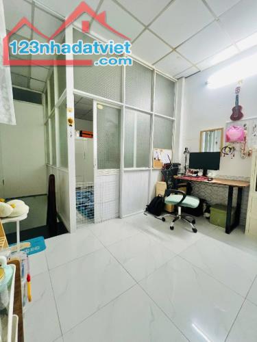 CHỈ 3 TỶ XÍU - NHÀ MỚI ĐẸP 2 TẦNG NGAY TÂY THẠNH TÂN PHÚ - HẺM 3M SÁT MẶT TIỀN - 2 PHÒNG N - 3