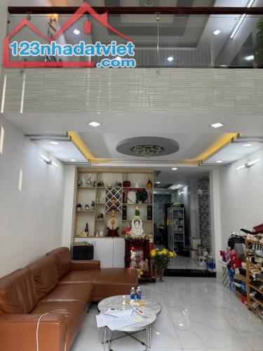 Lê Trực, phường 7, Bình Thạnh, xe hơi ngủ trong nhà, hẻm 5m, giá 11.68 Tỷ