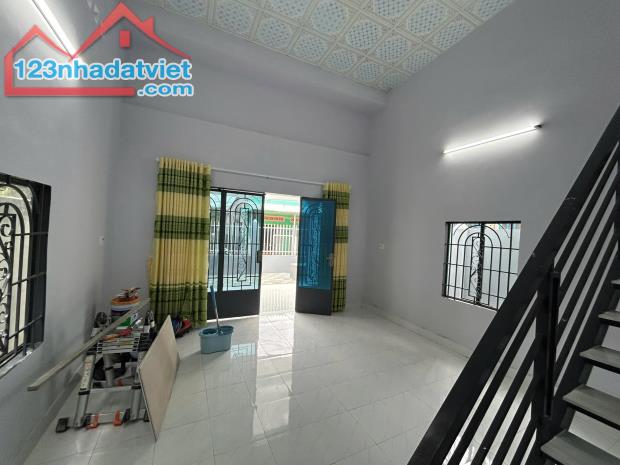 Bán nhà cách cầu Xáng tầm 3km. Dt: 6x15m giá 1 ty 650 triệu. 2 phòng ngủ/ SHR. 09767.33394 - 5