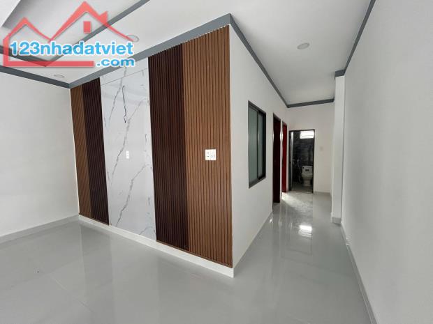 Bán nhà mới khu Ecity Tân Đức. 5x20m giá 1 tỷ 950tr TL/ SHR. 3 phòng ngủ. LH: 09767.333.94 - 2