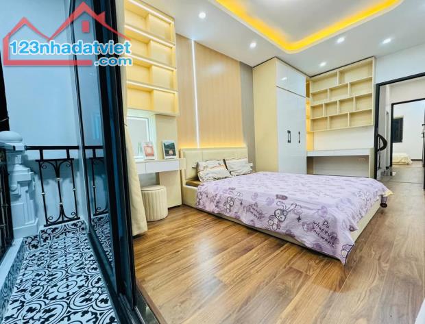 Bán nhà Nguyên Hồng, mới đẹp, nội thất xịn, thoáng trước sau, 45m2, 4 tầng, chỉ 8.98 tỷ. - 4